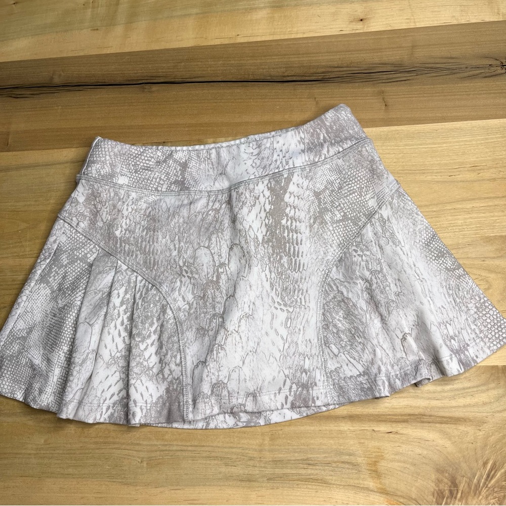 Rese white snakeskin print tennis pickleball skirt small EUC